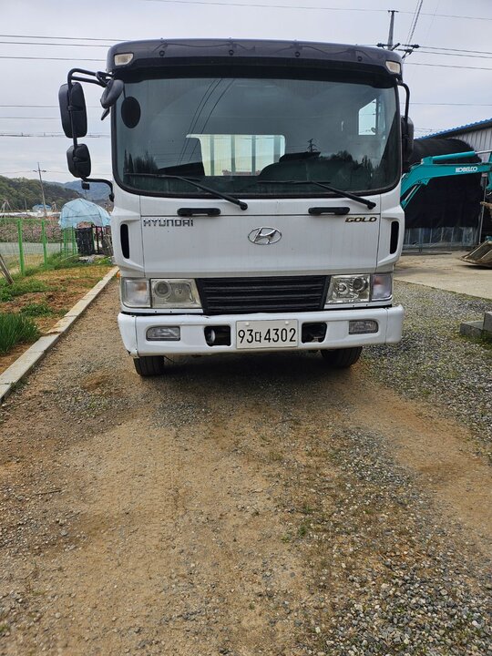 Hyundai 메가트럭 메가  앞좌측면