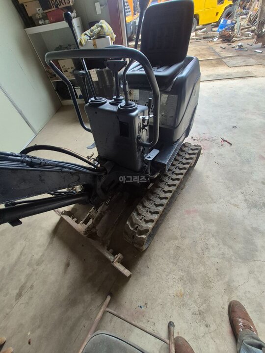  Excavator (0,8톤)  앞좌측면