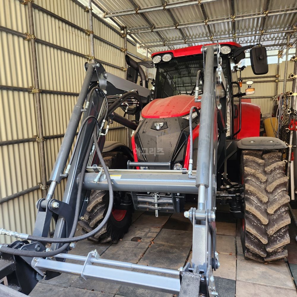 TYM Tractor TS130 (129hp) 뒤우측면