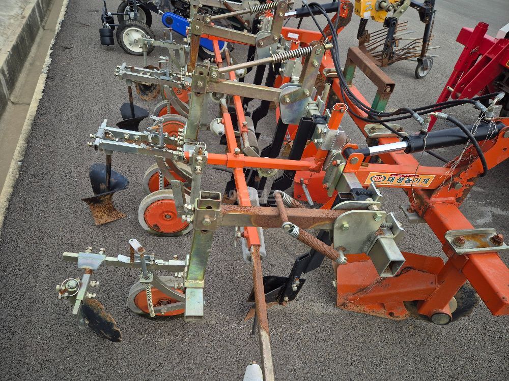 대성농기계 피복기 일괄비닐3골 뒤우측면