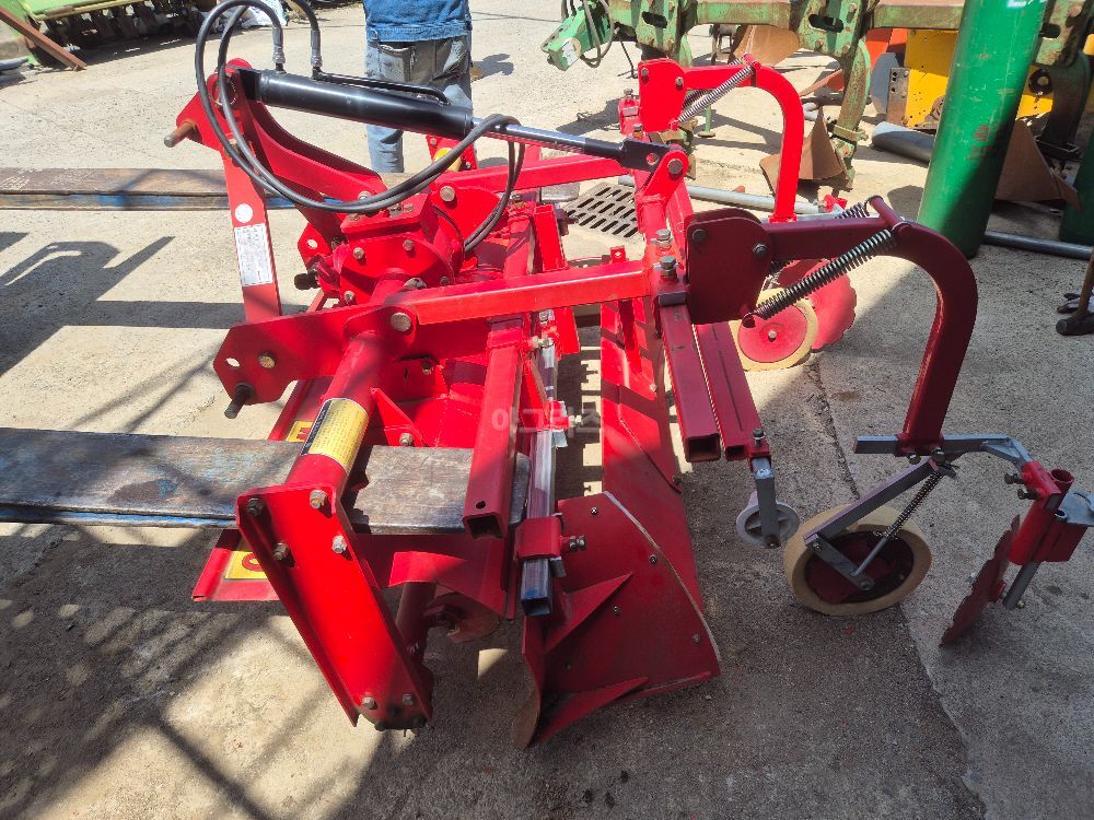 웅진 피복기 일괄비닐한골1600두골2000 뒤우측면