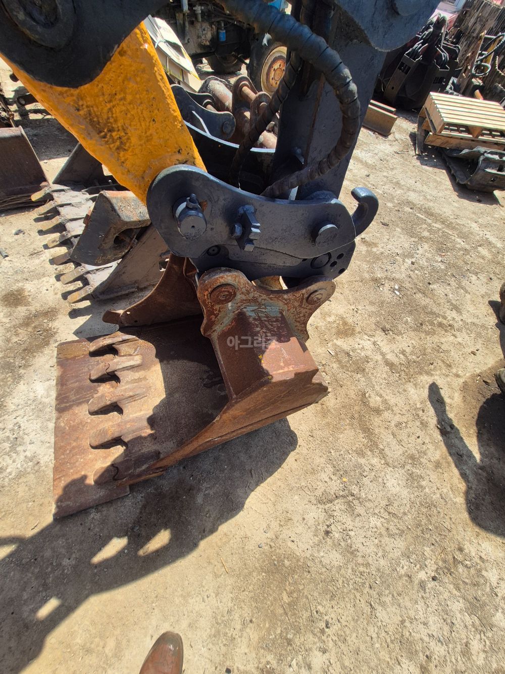 현대 굴삭기 55I (5.5톤) 뒤우측면