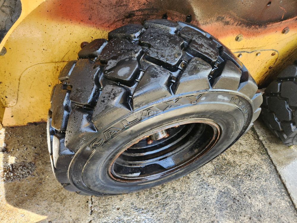  Skid steer loader 12-16.5 곰발 및 웨이트  뒤우측면