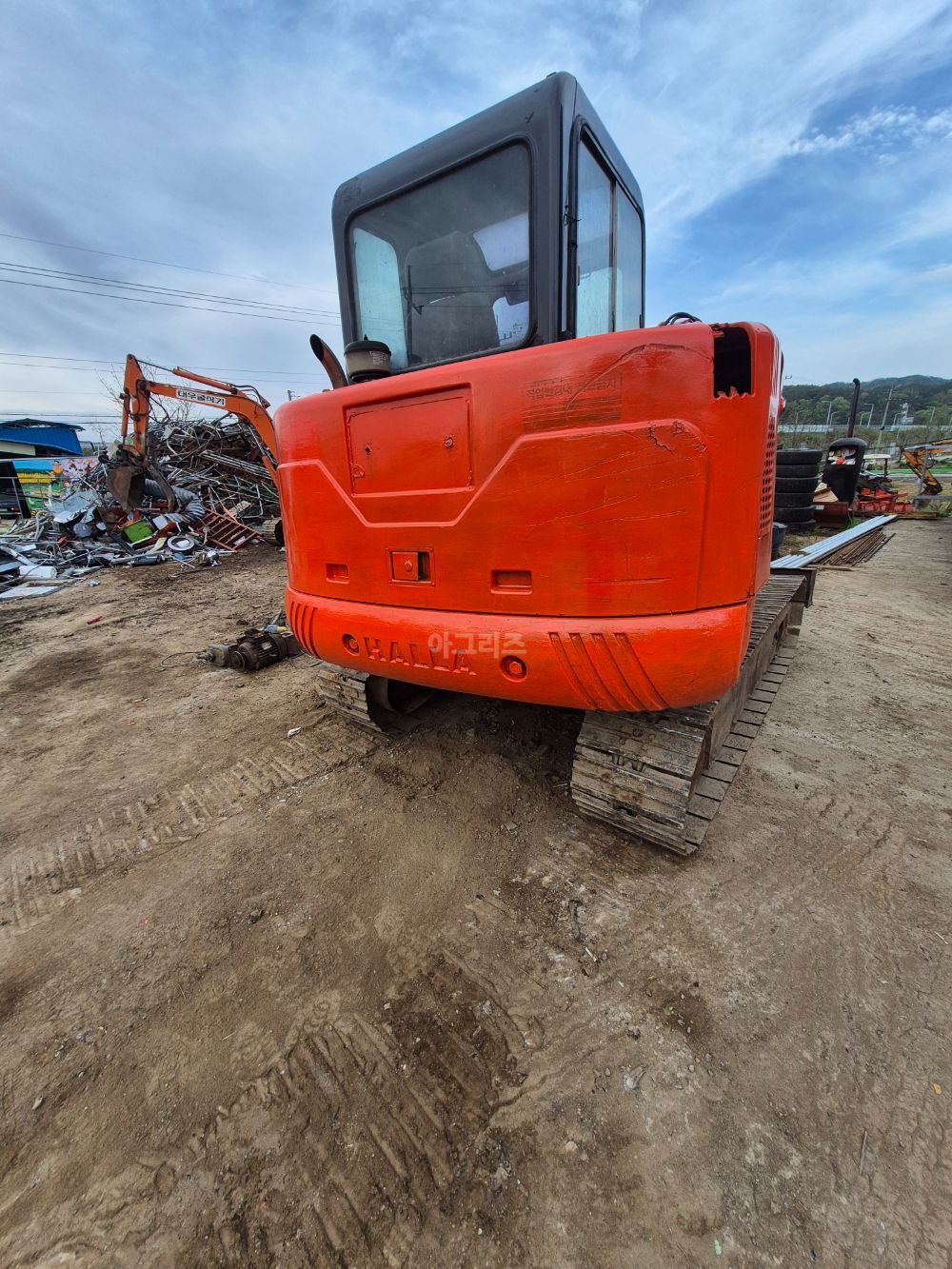 한라 굴삭기 HE50A (5.0톤) 뒤우측면