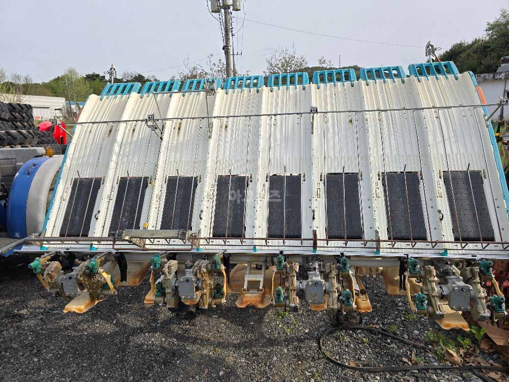 구보다 이앙기 8조 (8조식) 뒤우측면