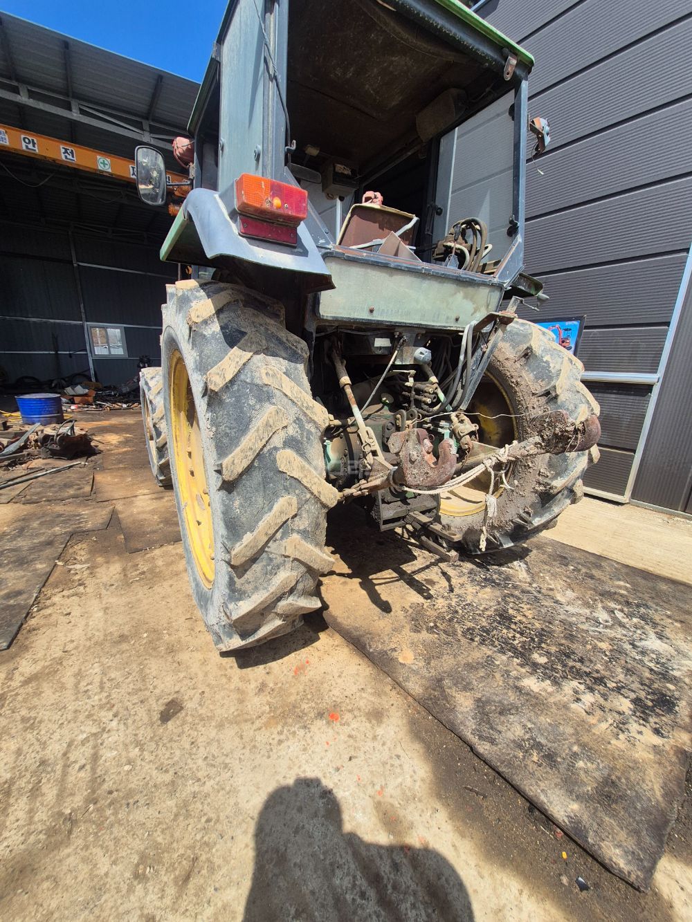 JohnDeere Tractor 1750 (53hp) 뒤우측면