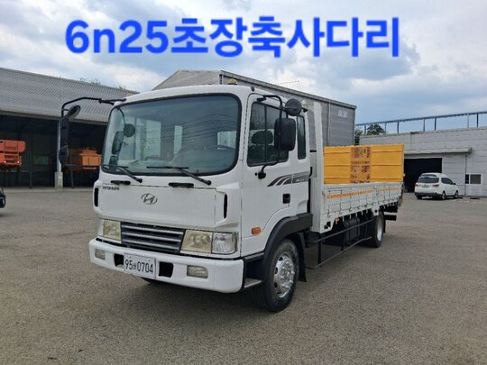 현대4.5톤 6m25 초장축 사다리 메가 6m25 초장축 사다리 앞좌측면