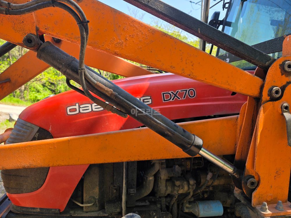 대동 트랙터 DX70 (70마력) 뒤우측면