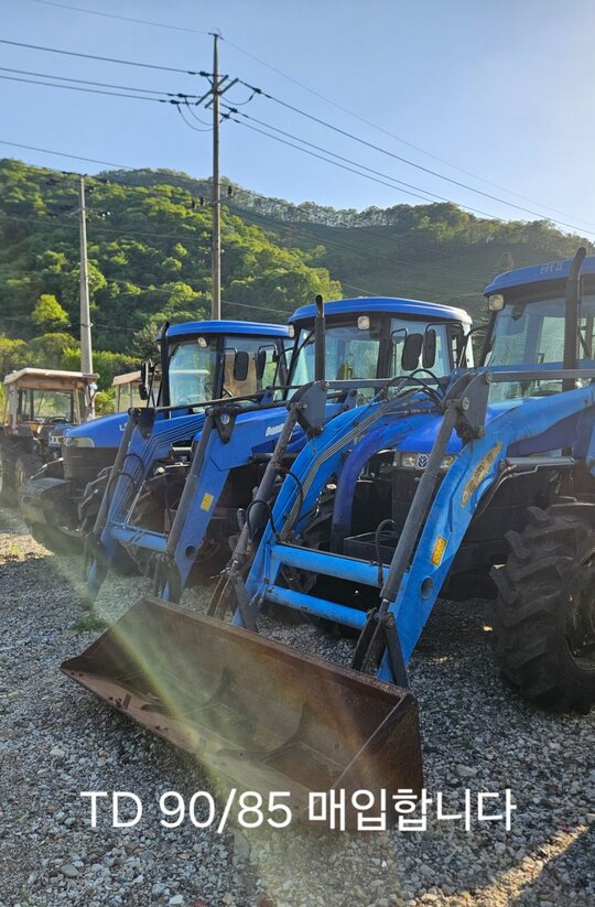 NewHolland Tractor TD90D (90hp) 앞좌측면