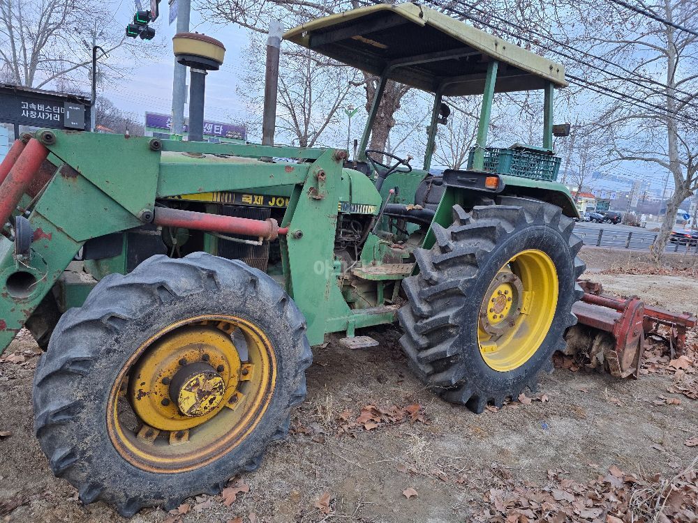 Kukje Tractor 2850 (90hp) 뒤우측면