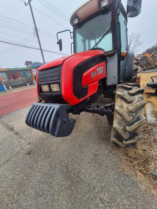 TYM 트랙터 T552 (55마력) 앞좌측면