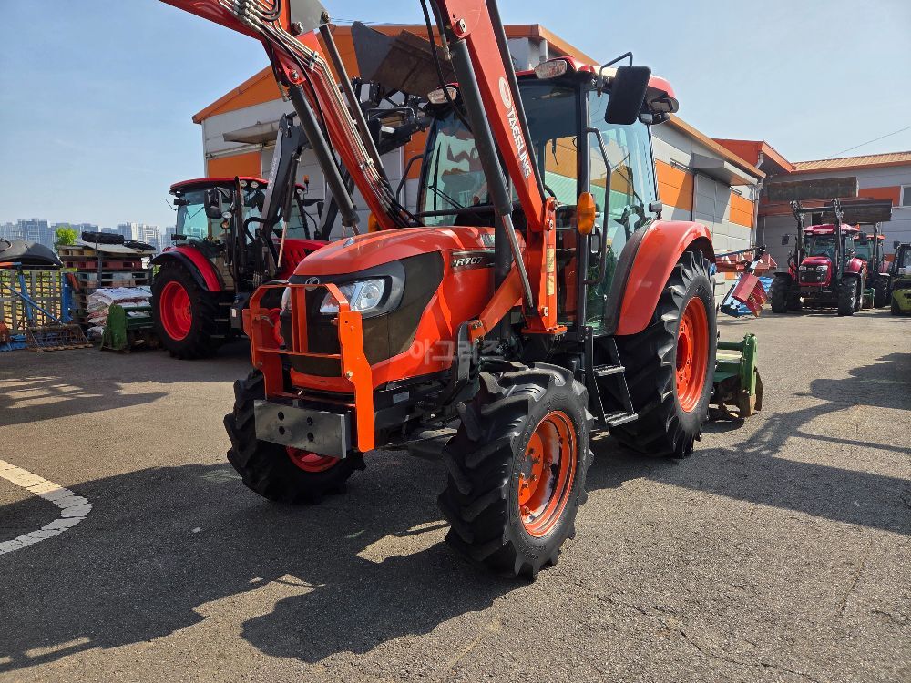 Kubota Tractor MR707 (73hp) 뒤우측면