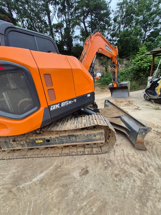  Excavator 디벨론04굴착기 (8.5톤) 앞좌측면
