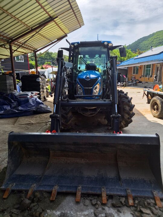 LS Tractor MT5.73 (73.9hp) 앞좌측면
