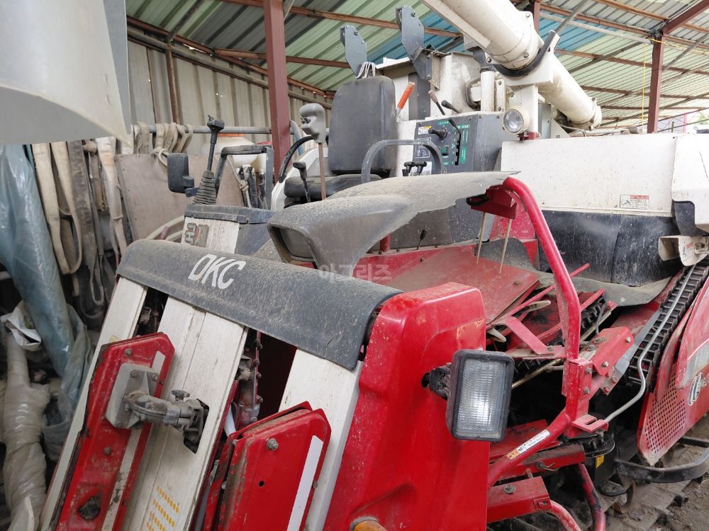 Kukje Combine Harvester DKC685 (4Rows) 뒤우측면