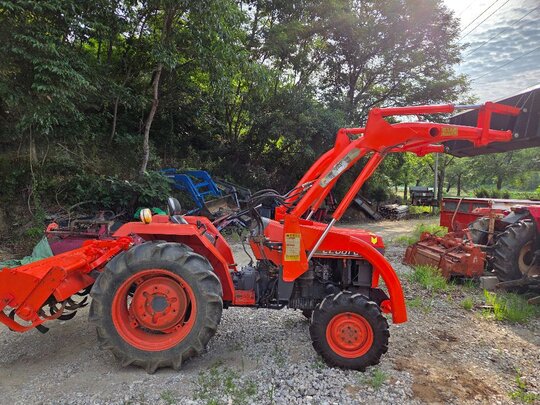 대동 트랙터 L2601-4WD (26마력) 앞좌측면