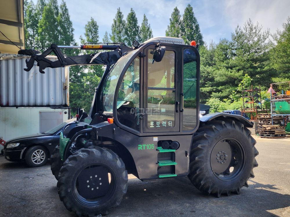  Tractor RT105 (105hp) 뒤우측면