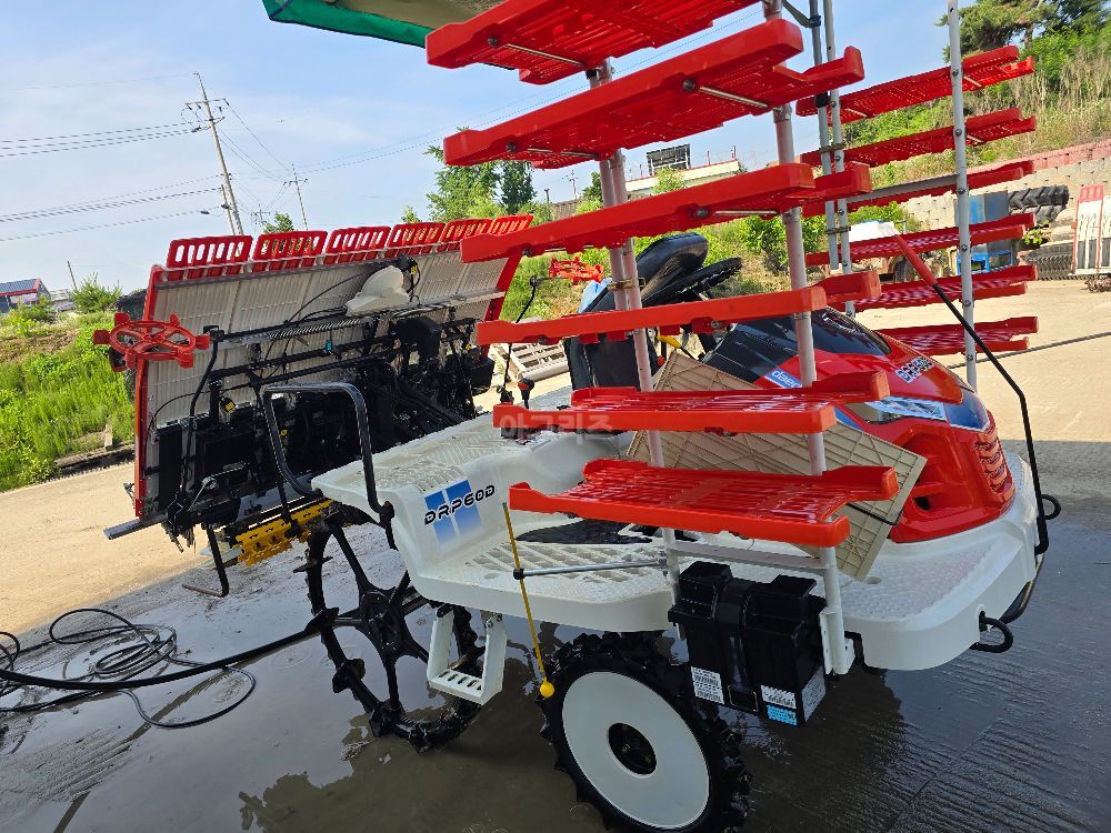 대동 이앙기 DRP60D (6조식) 뒤우측면