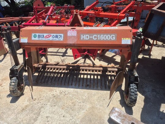 Hyundai Harvester 트랙터 마늘 1600  앞좌측면
