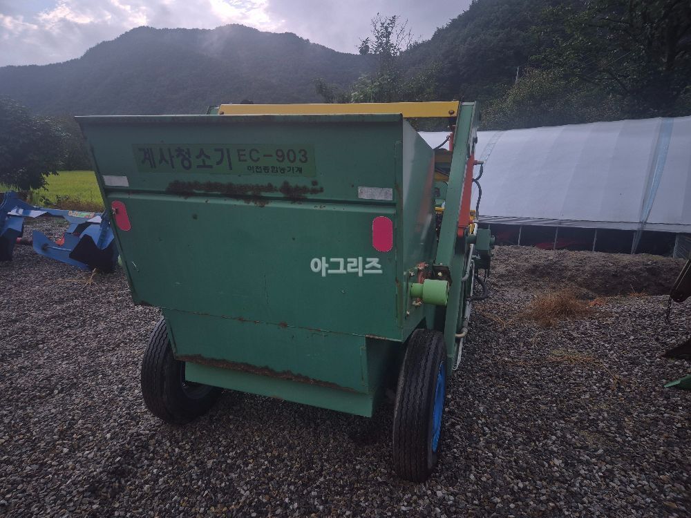 이천기계 청소기 승용 계사 뒤우측면