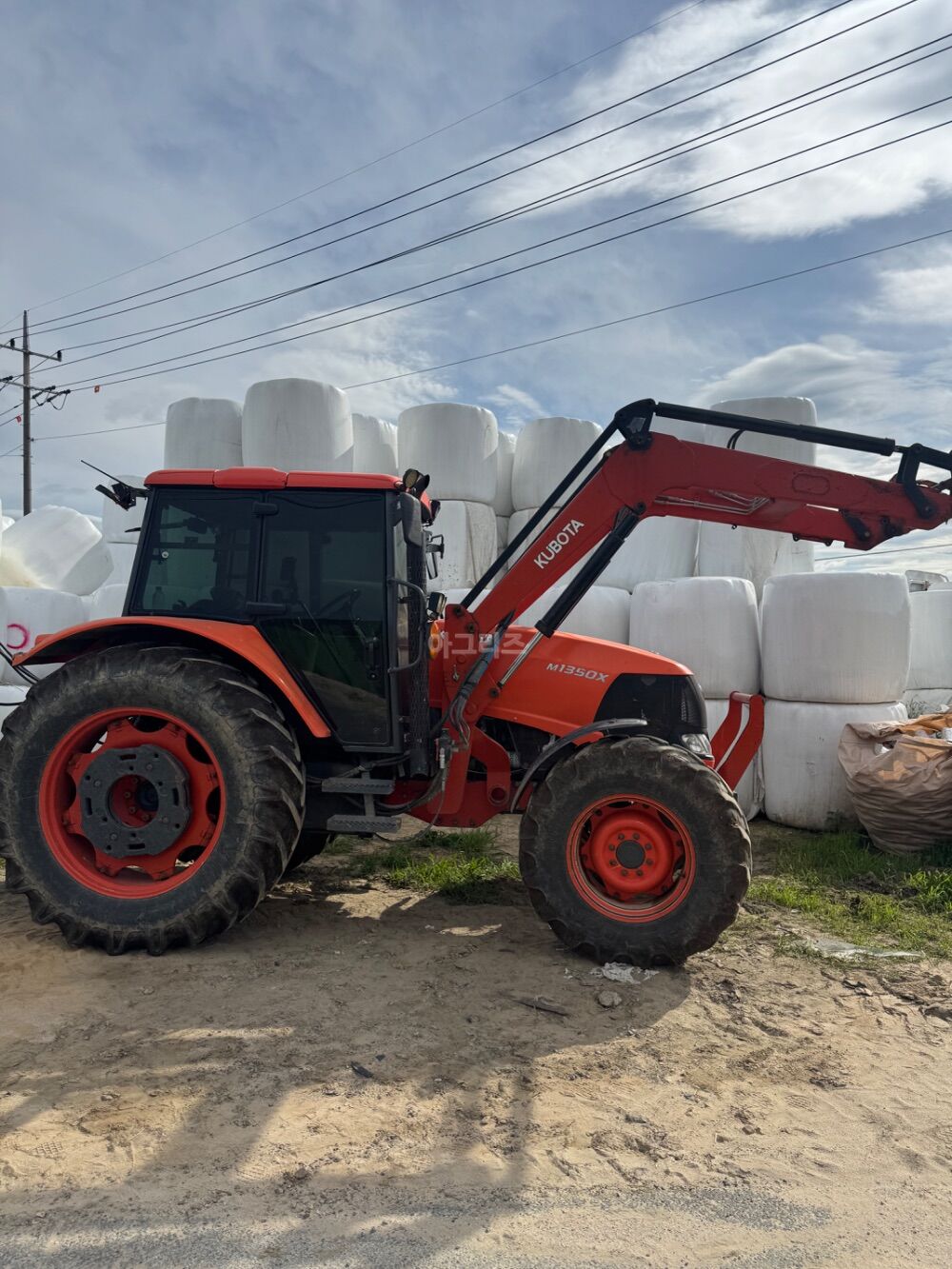 구보다 트랙터 M1350X (143마력) 뒤우측면