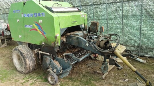 Shibaura Round Baler 2210W  앞좌측면
