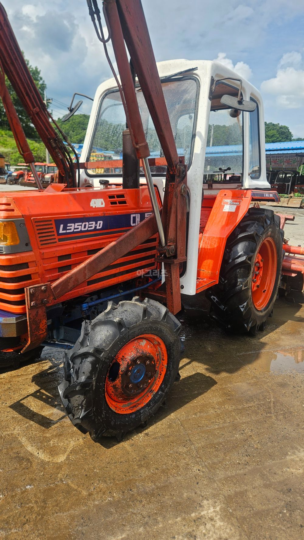 대동 트랙터 L3503-D (35마력) 뒤우측면