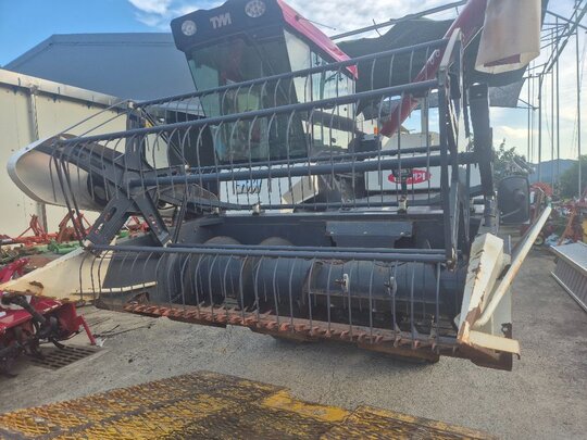 TYM Combine Harvester TH752 (보통형) 앞좌측면