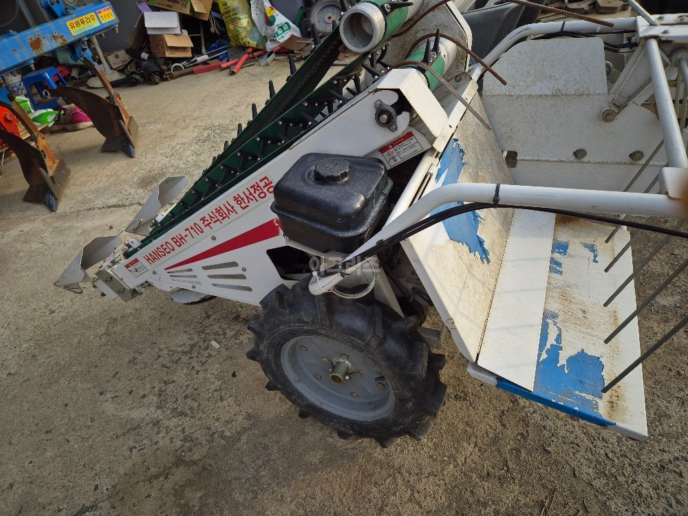 한서정공 콩 수확기 BH-710 뒤우측면