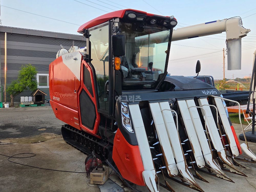 Kubota Combine Harvester ZR7130 (7Rows) 뒤우측면