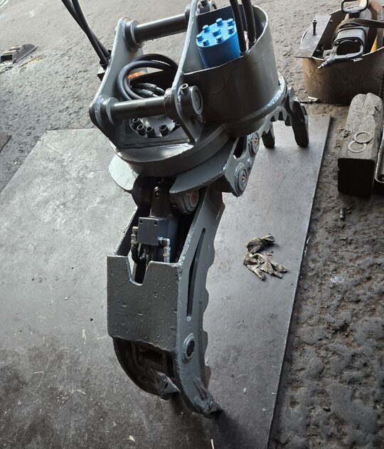  Excavator 대한회전돌집개 (5톤) 앞좌측면