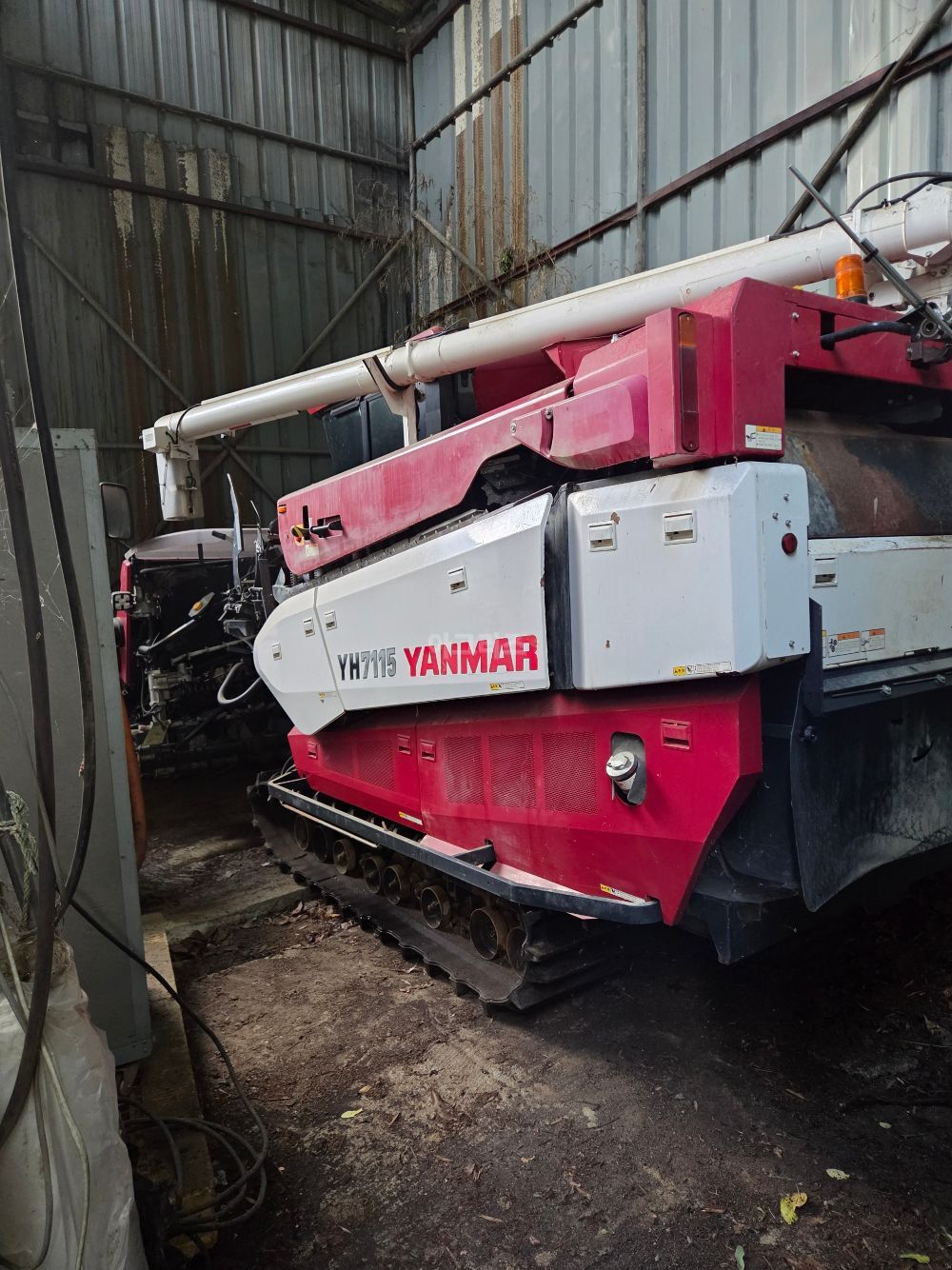 Yanmar Combine Harvester YH7115 (7Rows) 뒤우측면