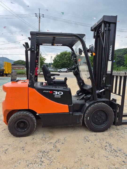  Forklift 두산지개차 3톤 (3톤ㄷ톤) 앞좌측면