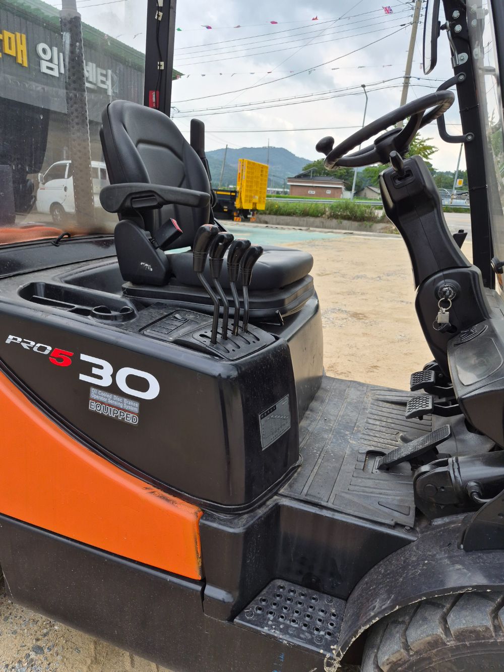  Forklift 두산지개차 3톤 (3톤ㄷ톤) 뒤우측면