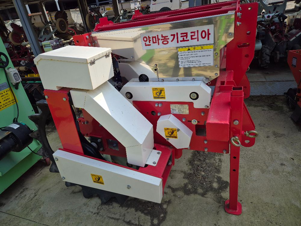 얀마 파종기 트랙터 전용 마늘 뒤우측면