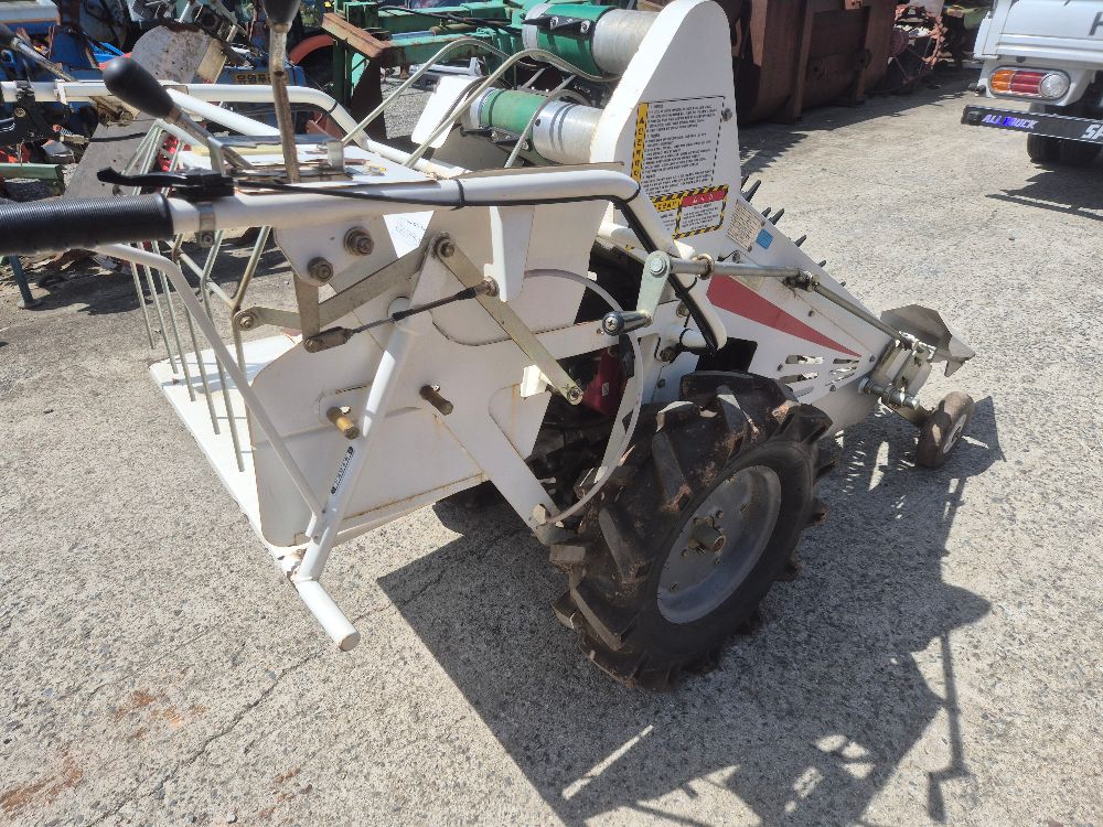 한서정공 한서콩수확기 BH-710A 뒤우측면
