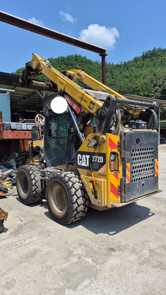  Skid steer loader CAT272DXH  앞좌측면