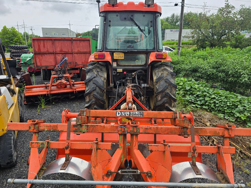 Daedong Tractor D500 (50hp) 뒤우측면