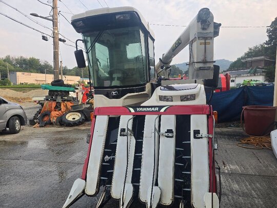 얀마 콤바인 AW573 (5조식) 앞좌측면