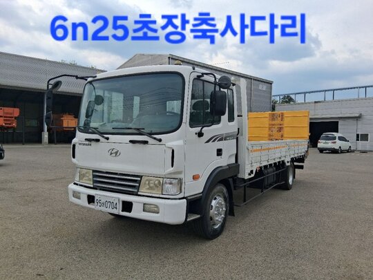 현대4.5톤 6m25 초장축 사다리 메가 6m25 초장축 사다리 앞좌측면