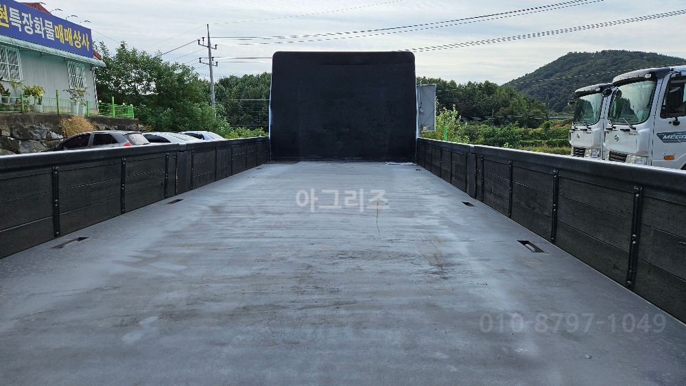 현대 메가트럭 7m 카고트럭 장비운반용 콤바인운반 뒤우측면