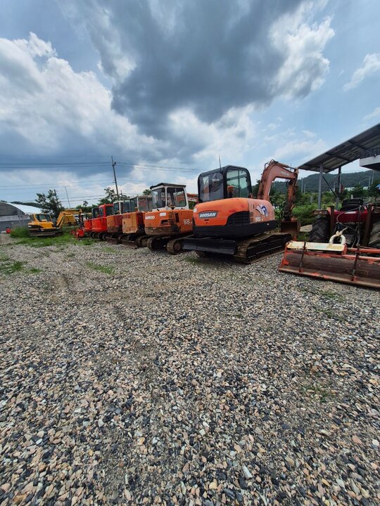 대우  삼성 한라 현대 볼보 굴삭기 각종농장용굴착기 (5톤)