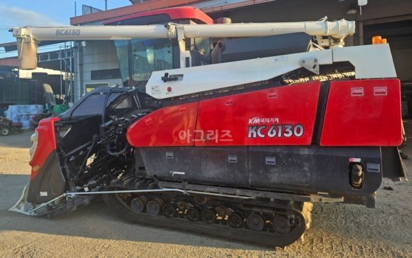 Kukje Combine Harvester KC6130 (6Rows) 뒤우측면