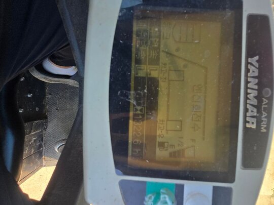 얀마 콤바인 AW6114 (6조식) 앞좌측면