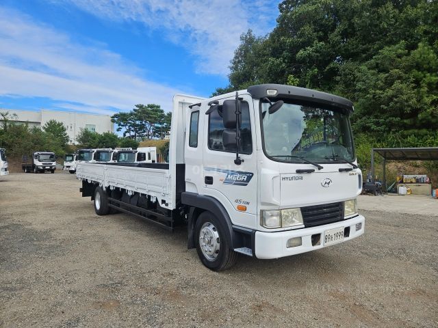 Hyundai 메가트럭  7M 카고트럭  뒤우측면
