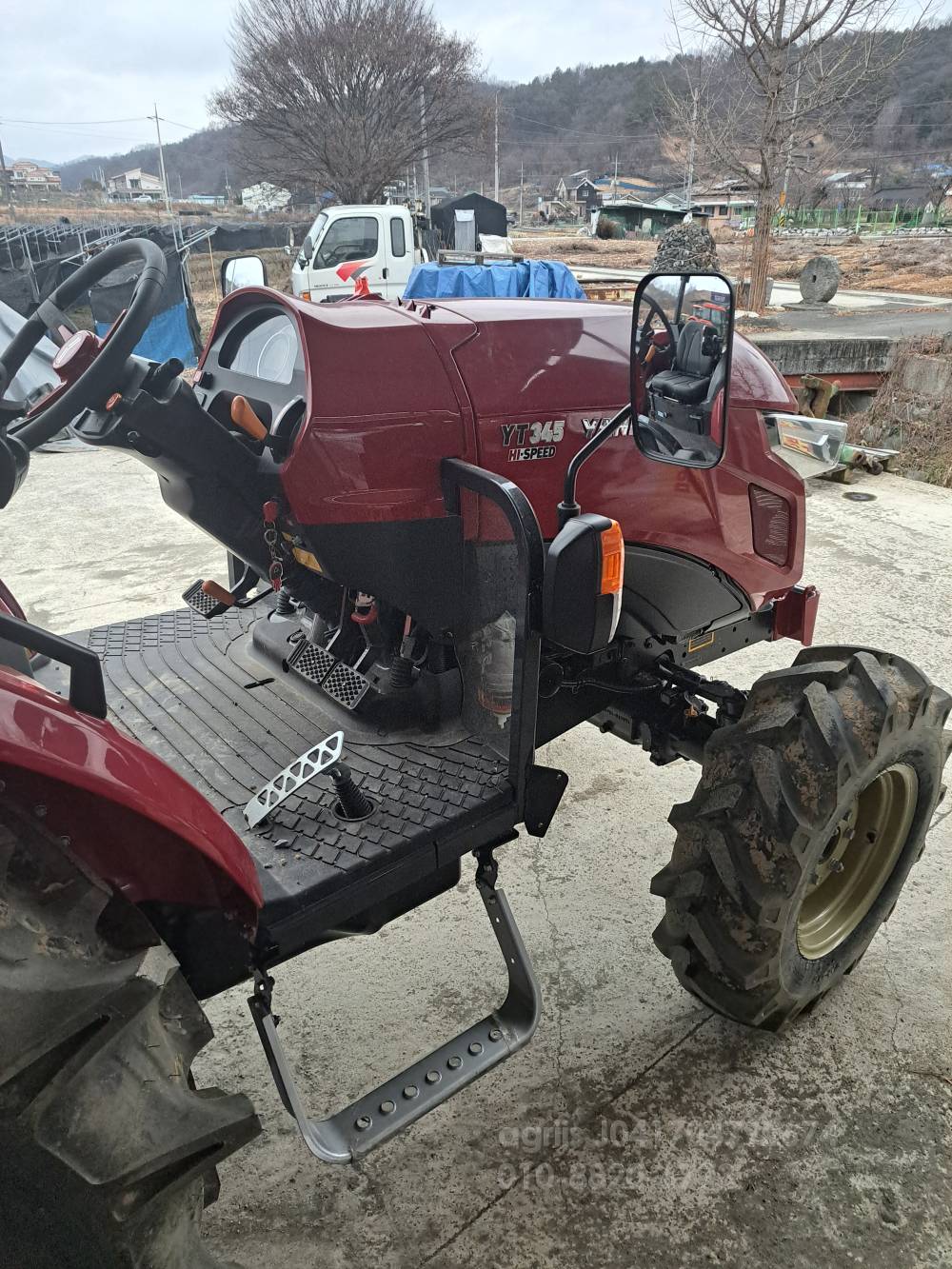 Yanmar Tractor YT345 (45hp) 운전석