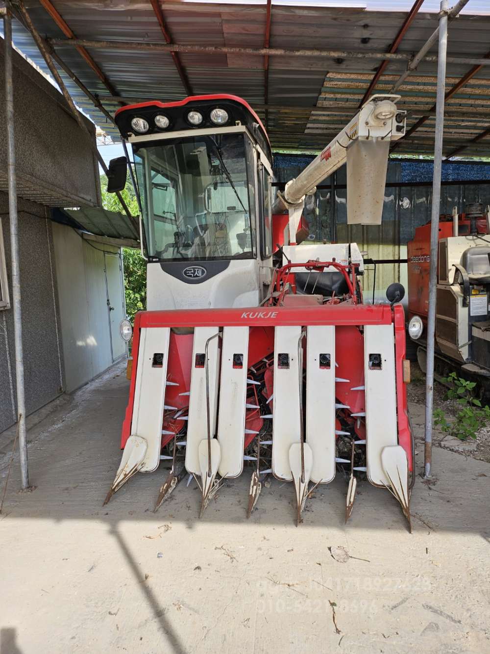 Kukje Combine Harvester KC100-CX (6Rows) 앞좌측면