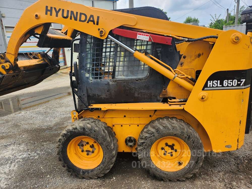 Kubota Skid steer loader HSL650-7  측면