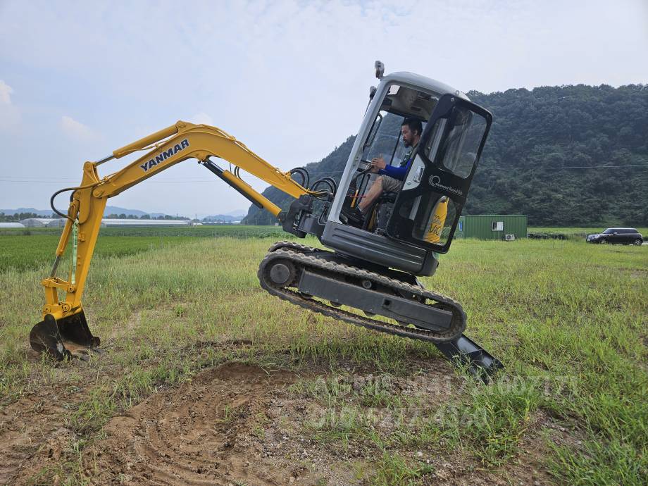 얀마 굴삭기 vio35 앞좌측면