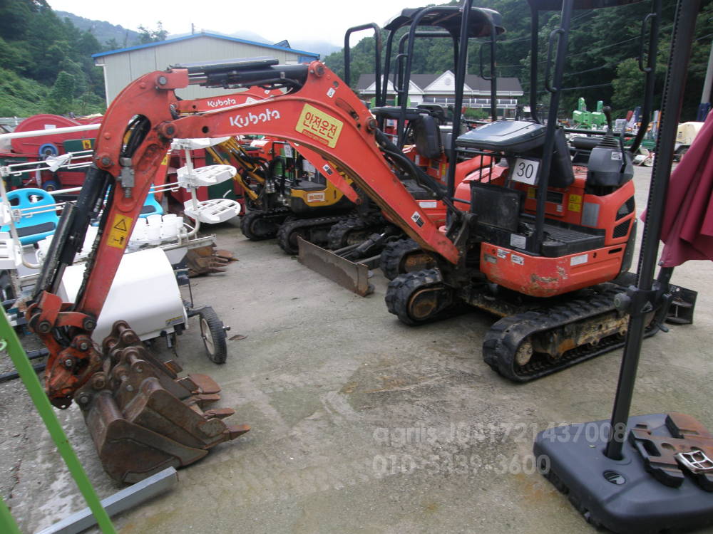 Kubota Excavator U17  운전석